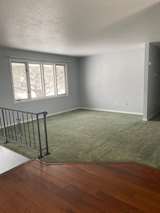 Building Photo - Charming Home w/ Spacious, Fenced yard