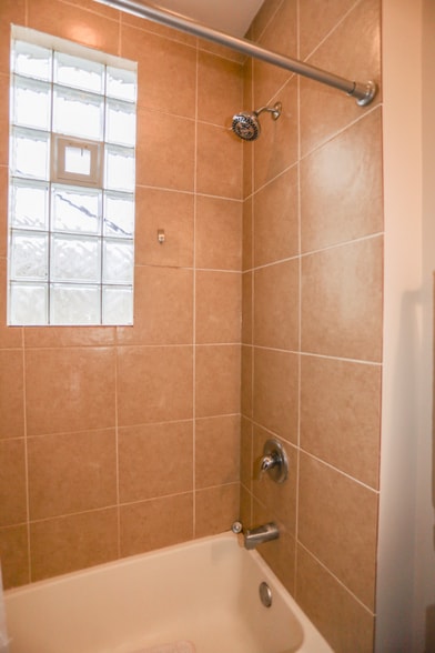 Building Photo - 1357 W Barry Ave