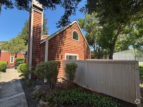 Building Photo - Updated 3 bedroom 2 bathroom Bennett Valle...