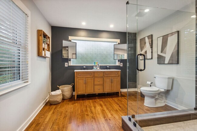 Building Photo - 425 Plantation Rd SW