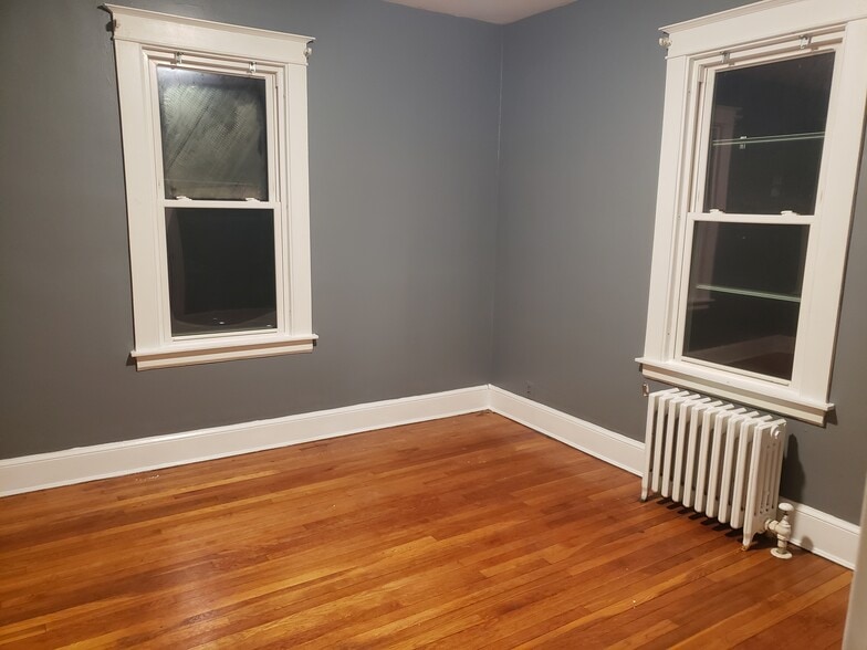 Building Photo - 155 Linwood St