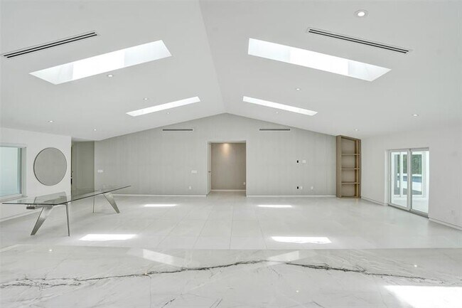 Building Photo - 2800 Banyan Blvd Cir NW