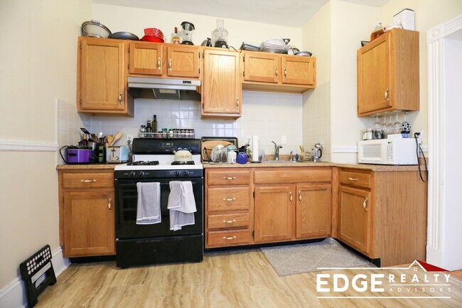 Primary Photo - 18 Fuller St