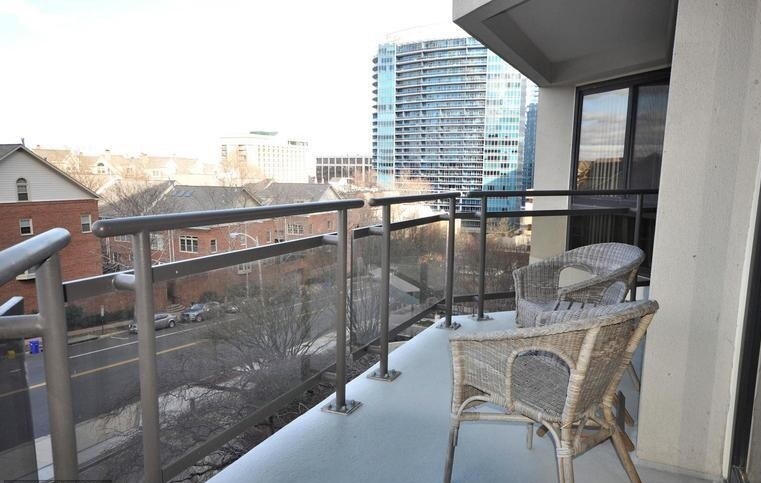 Double Balcony - 1530 Key Blvd