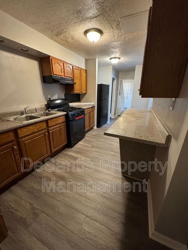 Building Photo - 718 Ridge Ave