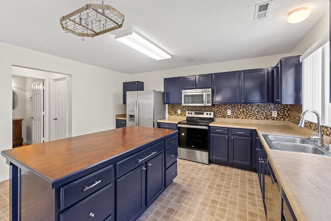 Building Photo - 6571 Guard Hill Dr