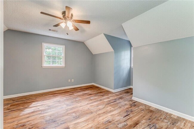 Building Photo - 58 Regent Ct