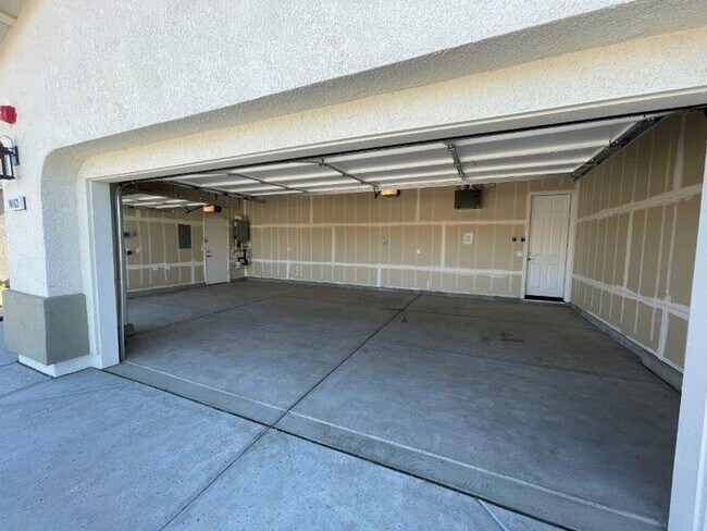 Building Photo - Fabulous Single Level 4 Bedroom in 95757