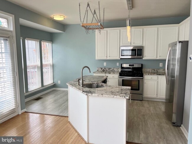 Building Photo - 22464 Maison Carree Square