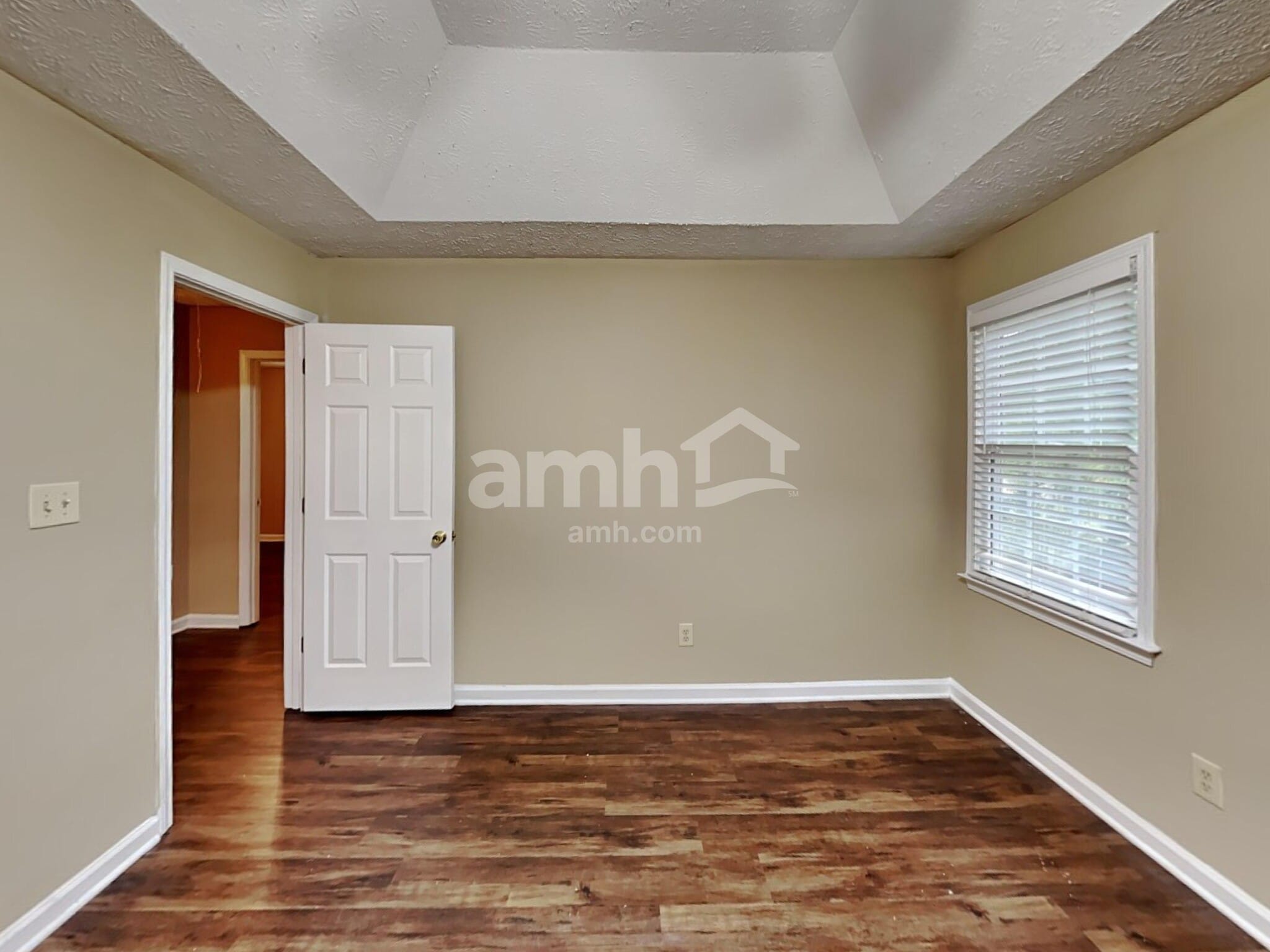 Building Photo - 251 Stewart Dr