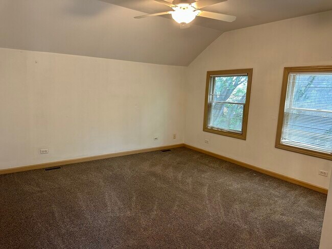 Building Photo - 17N750 Galligan Rd