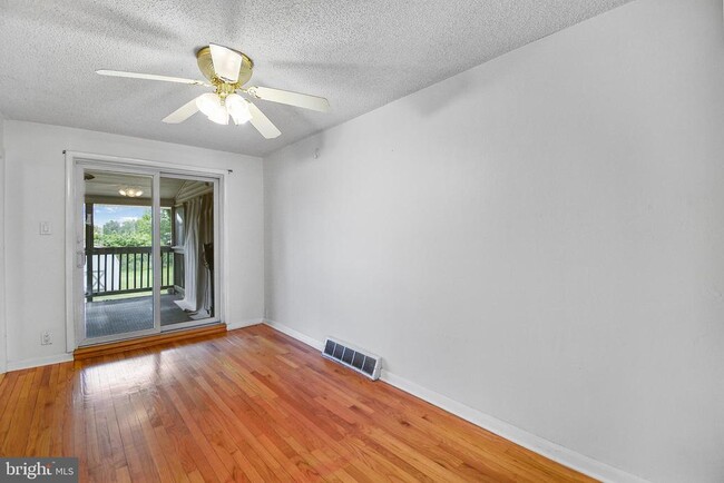 Building Photo - 672 Rively Ave