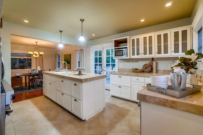 Building Photo - 3131 E Corto Pl