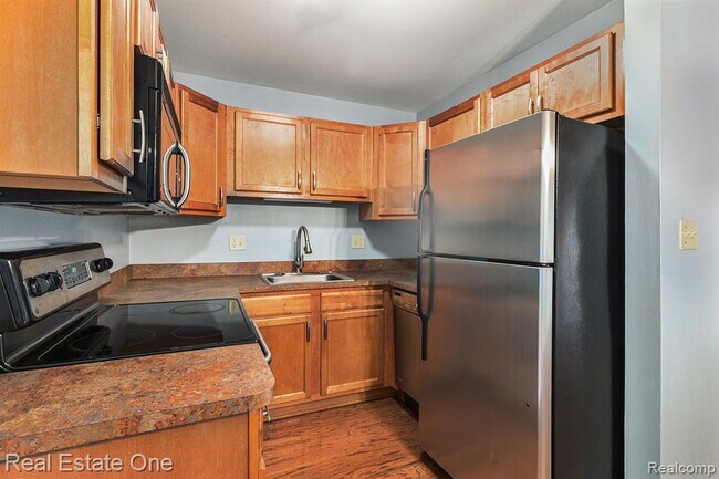 Building Photo - 2420 Parmenter Blvd