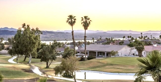 Building Photo - Golf Course Pool Home with 4 Bedrooms!