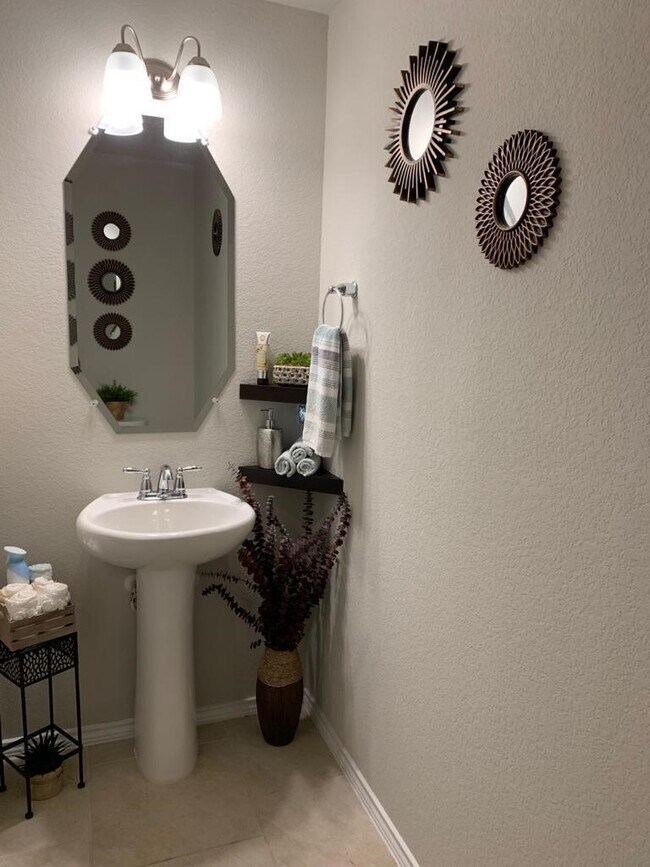 Building Photo - 24207 Oakdale Hls