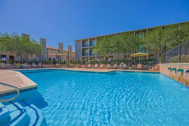 Building Photo - 15330 Ella Blvd Blvd