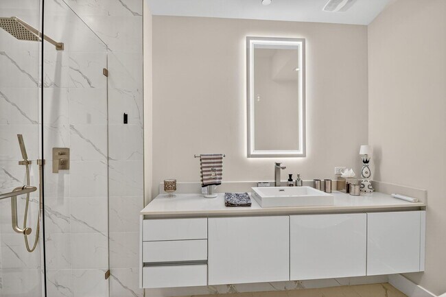 Building Photo - 3100 N Ocean Dr