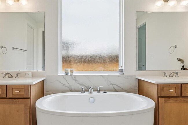 Building Photo - 28247 Clear Breeze Ct
