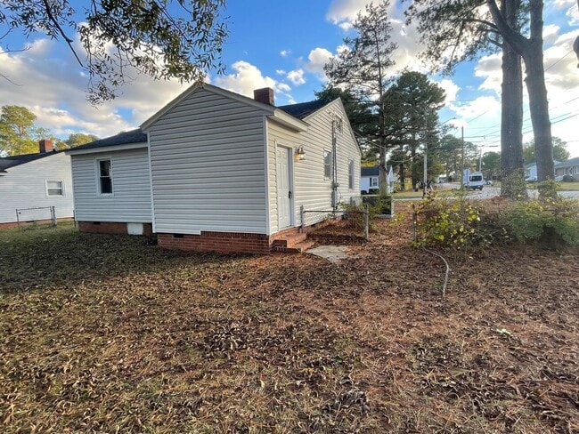 Building Photo - 514 Macon St S