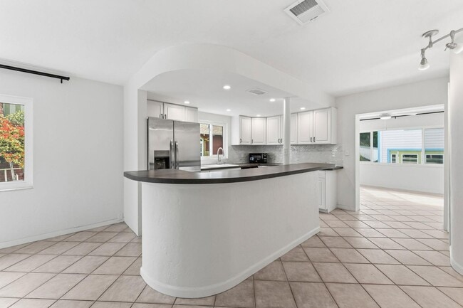 Building Photo - 766 20th Ave N