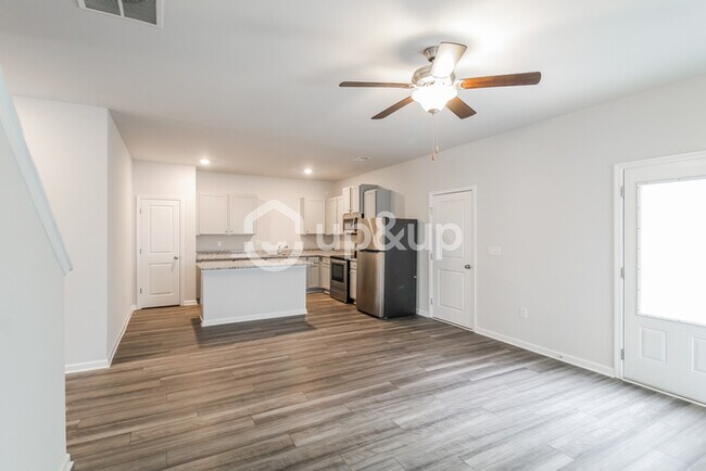 Building Photo - Fantastic 4bd/2.5ba home! Coming soon!