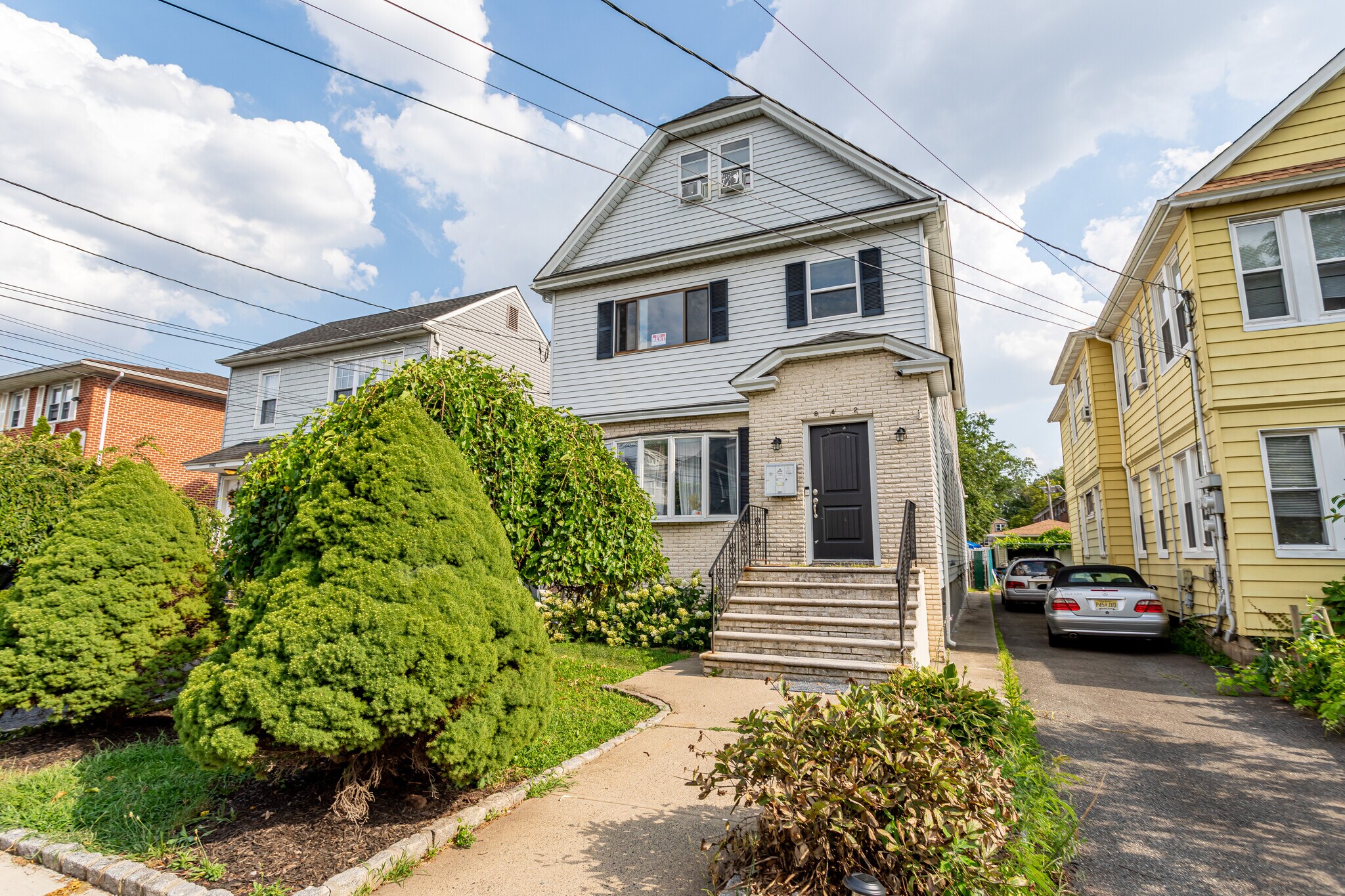 Building Photo - 842 Pennington St