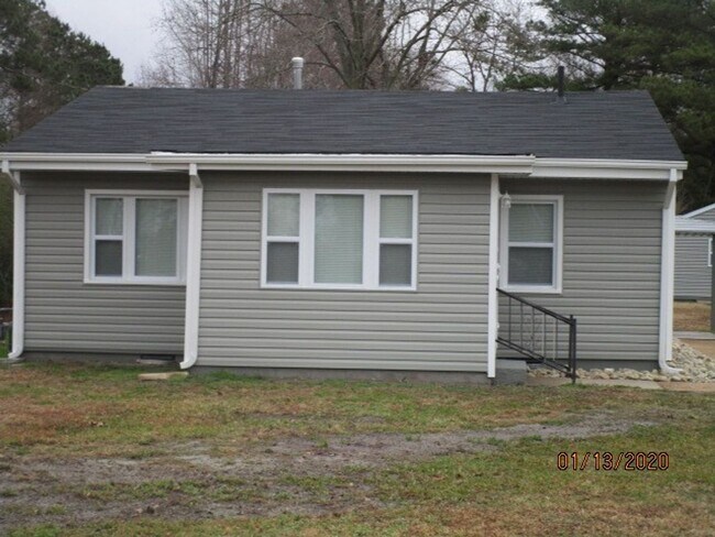 Building Photo - Deep Creek South