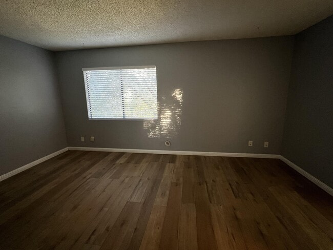Building Photo - 301 Brookside Ln