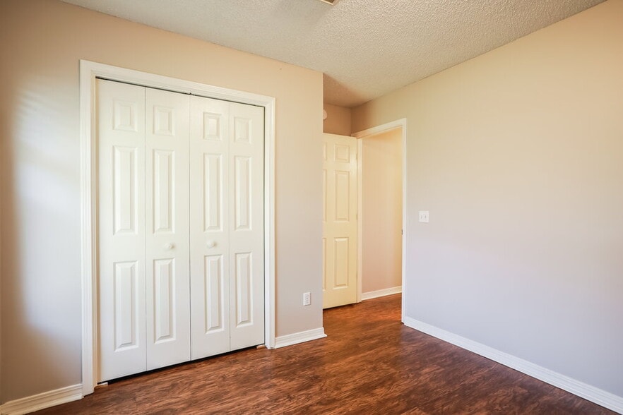 Building Photo - 8245 Hamden Cir W