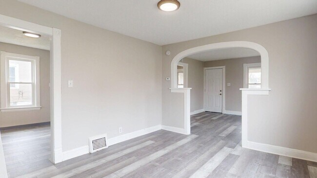 Building Photo - Lorain 2 Bedroom Single Family Home