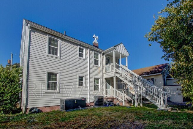 Building Photo - 1135 Jackson Ave