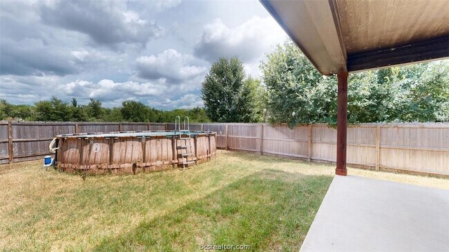 Building Photo - 513 Kubin St