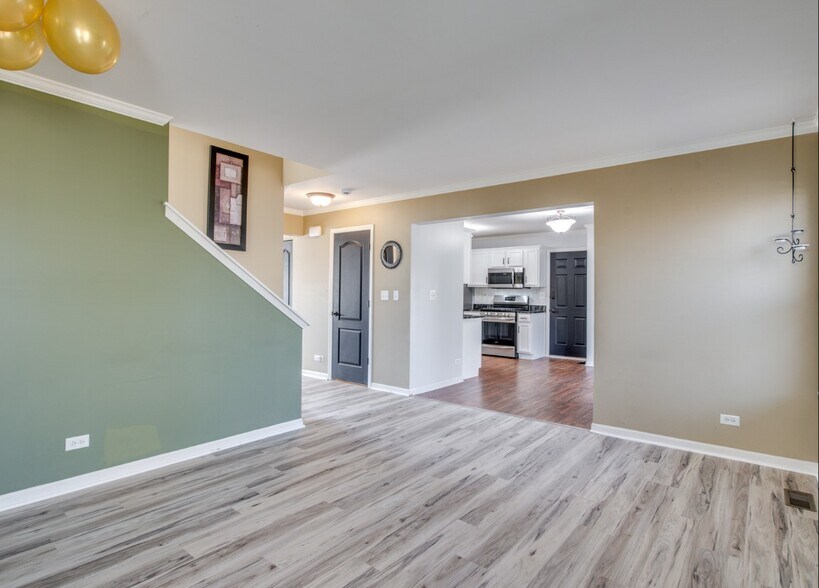 Building Photo - 2758 Hillsboro Blvd