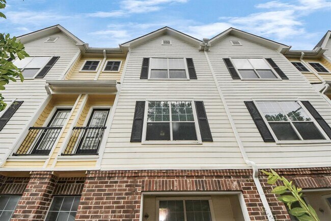 Building Photo - 9200 Westheimer Rd