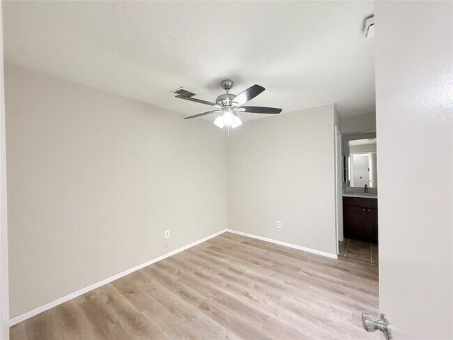 Building Photo - 6624 Westwick Dr