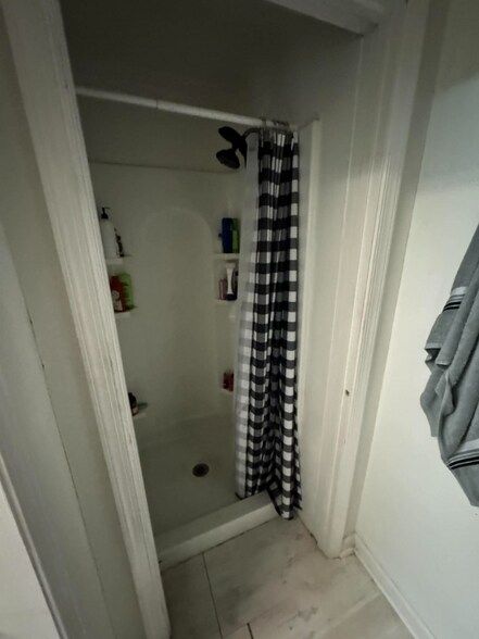 Building Photo - 531 W King St