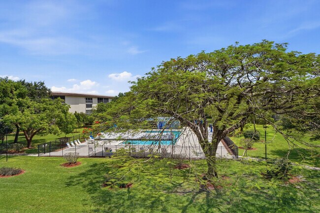 Building Photo - 2401 Antigua Cir