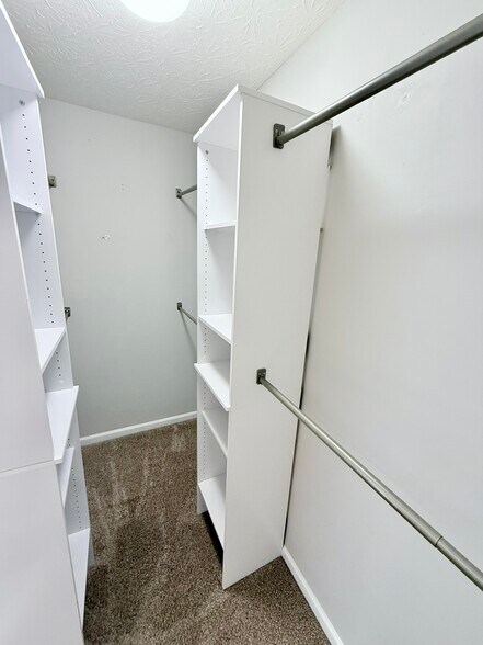 Building Photo - 588 Wellington Gardens Dr