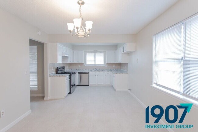 Building Photo - Stunning 3-Bedroom Home with Dramatic Vaulted Ceilings and Loft in OKC!