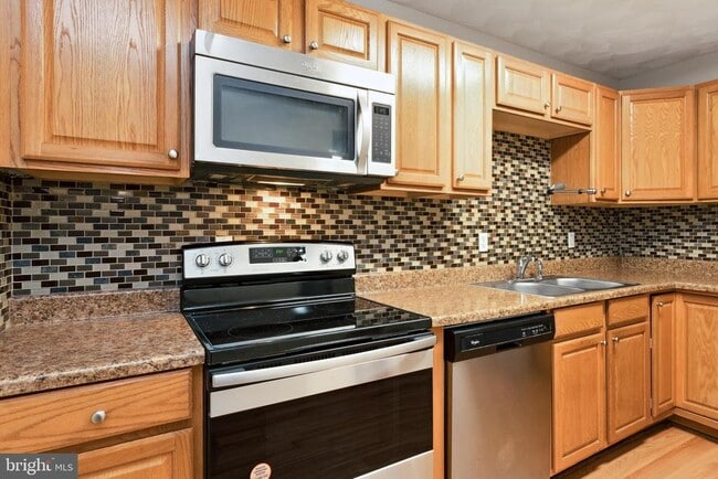 Building Photo - 10657 Spring Oak Ct