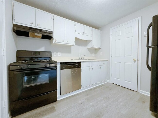 Building Photo - 1449 Springleaf Cir SE