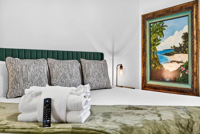 Building Photo - 310 W Warren Ave