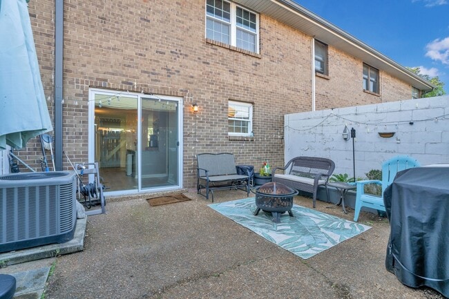 Building Photo - 4001 Anderson Rd