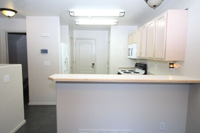 Building Photo - 3348 Apogee View