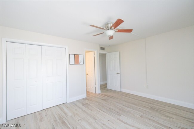 Building Photo - 2102 Alamanda Dr