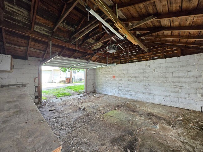 Building Photo - 2832 Rushland Dr