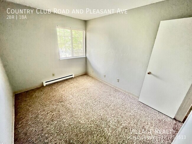 Building Photo - 607 Country Club Rd