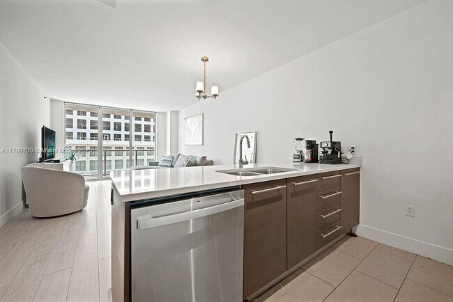 Building Photo - 500 Brickell Ave