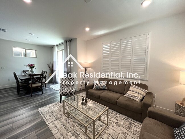 Building Photo - Updated Elk Grove 3bd/2.5ba Home with 2 Ca...
